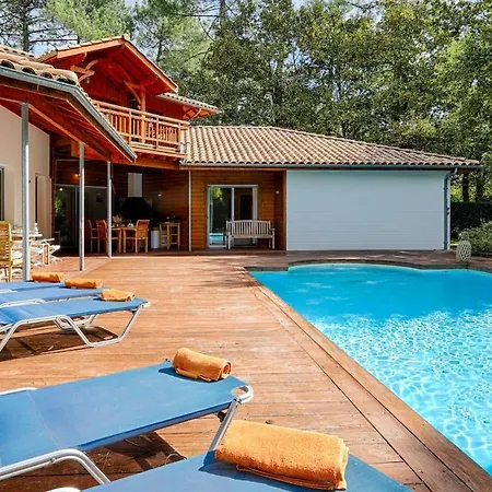 Demeure D'exception Sur Le Golf De Avec Piscine Chauffee Дом отдыха