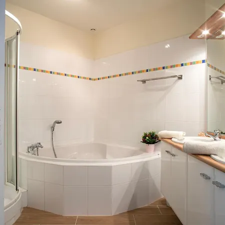 Demeure D'exception Sur Le Golf De Avec Piscine Chauffee *