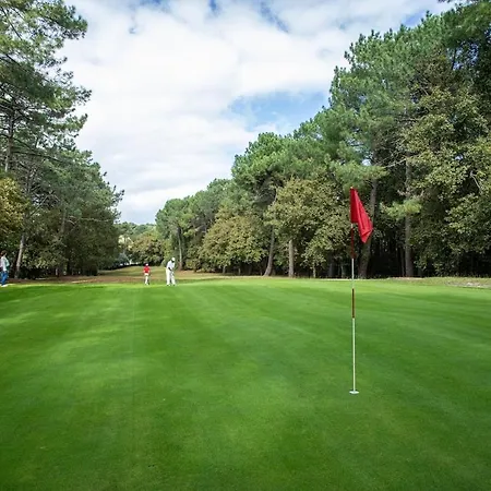 Дом отдыха Demeure D'exception Sur Le Golf De Avec Piscine Chauffee Бискаррос