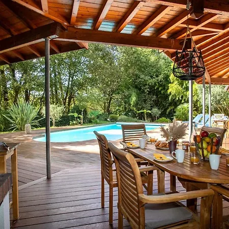 Casa vacanze Demeure D'exception Sur Le Golf De Avec Piscine Chauffée