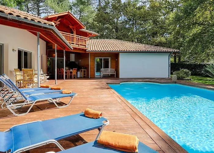 Demeure D'exception Sur Le Golf De Avec Piscine Chauffee Ferienhaus