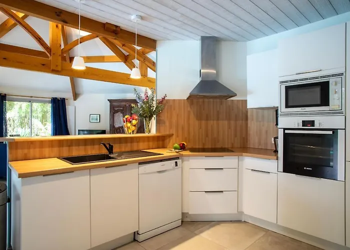 Ferienhaus Demeure D'exception Sur Le Golf De Avec Piscine Chauffee *