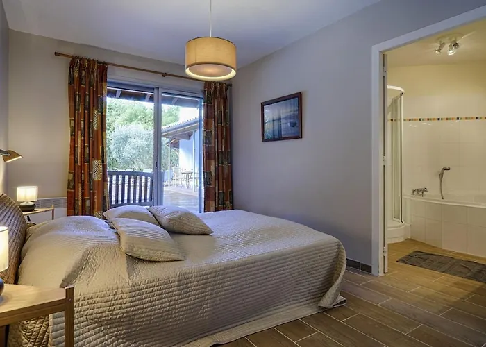 Ferienhaus Demeure D'exception Sur Le Golf De Avec Piscine Chauffee *